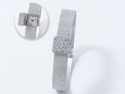 null O.J. PERRIN
Élégante montre bracelet de dame en or gris 750 millièmes, cadran...