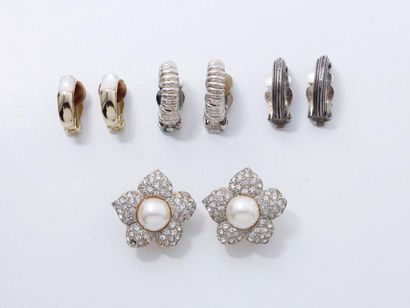 null Lot de bijoux fantaisies en métal, composé de 4 paires de clips d’oreilles,...