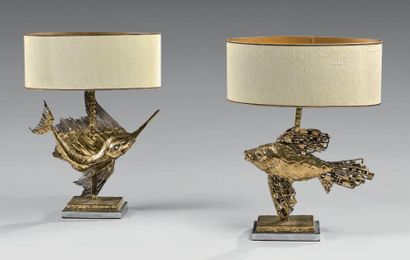 DUVAL-BRASSEUR Jacques Deux lampes en métal doré et soudé à décor en haut-relief...