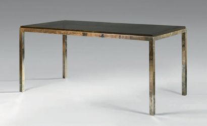 RIZZO Willy (1928 - 2012) Table de salle à manger à structure en métal chromé, pla­teau...
