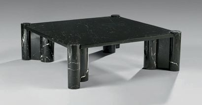 AULENTI Gae (1927 - 2012) & KNOLL (édité par) Table basse «Jumbo» en marbre noir.
Circa...