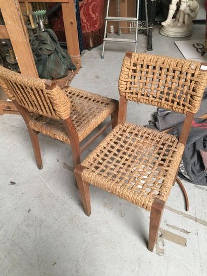 Suite de dix chaises en bois naturel, les...