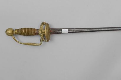null Épée de ville d'officier vers 1720, garde en laiton doré à pas d'âne ciselée...