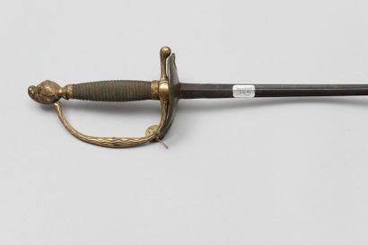 null Épée du modèle des gardes du corps de Louis XVI, garde en laiton doré ornée...