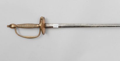 null Épée d'officier modèle 1767, garde entièrement en bronze, fusée imitant le filigrane ;...