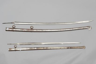 null Un fourreau de sabre modèle 1822 de grosse cavalerie, à deux bracelets de bélières...