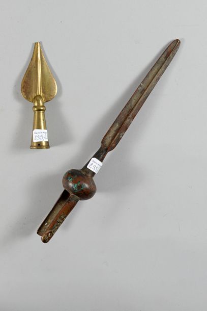 null Pointe de guidon modèle 1793/95 en laiton doré ; longueur 15,5 cm. (Pointe légèrement...