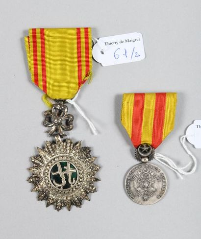 null Croix de chevalier de l'ordre du Nicham Iftikar en argent, centres émaillés,...