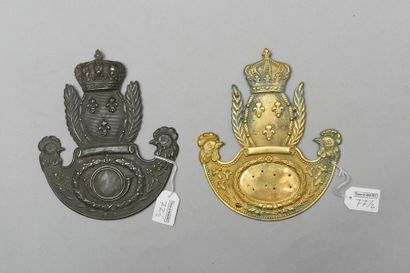 null Deux plaques de shako modèle 1814/1815, l'une d'officier d'infanterie de ligne,...