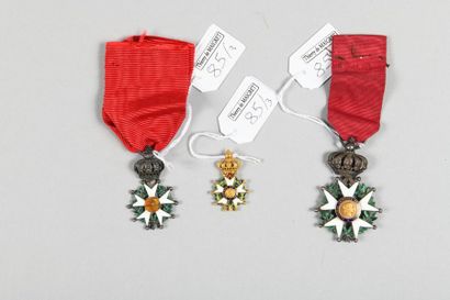 null Trois croix de l'ordre de la Légion d'honneur : une chevalier demi-taille en...