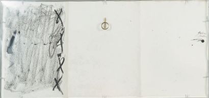 ANTONI TAPIES (1923 - 2012) Sans titre 
Encre sur papier plié en forme de triptyque,...
