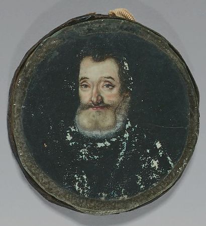 null Miniature ronde sur ivoire: Portrait du Roi Henri IV en habit noir; diamètre...