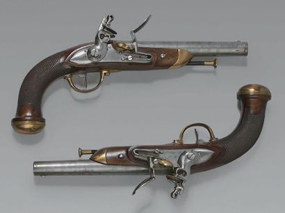 null Paire de pistolets d'officier modèle 1816, canons en damas gris à ruban, poinçonnés...