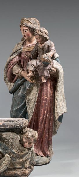 null Grande Vierge à l'Enfant polychrome et dorée en pierre sculptée en ronde-bosse....