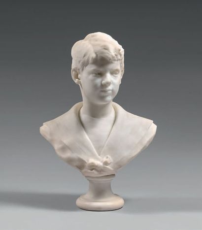 Emmanuel HANNAUX (1855-1934) 
Portrait de jeune garçon
Buste en marbre blanc
H: 57...