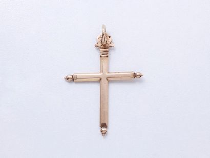 null Pendentif en or 585 millièmes retenant une croix religieuse.
Poids: 8.40 g.
Long:...