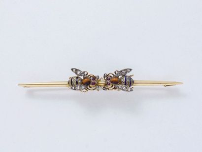 null Broche barrette en or 750 et argent 800 millièmes, ornée de 2 abeilles dont...