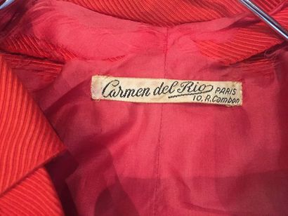 null Manteau d'Opéra griffé Carmen de Rio, vers 1955.
Manteau ample en ottoman rouge...