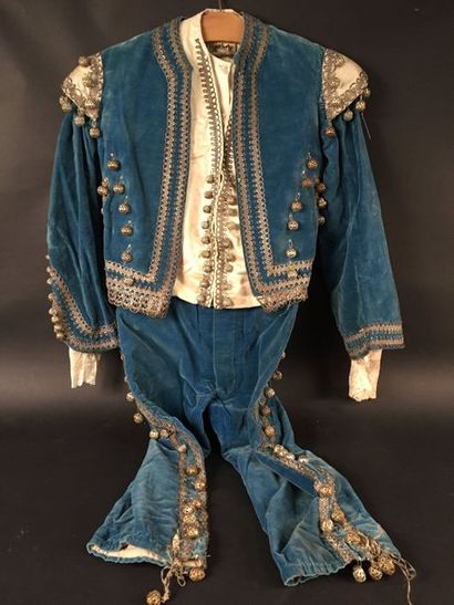 null Costume de Toréador en velours de soie et dentelle d'argent, fin du XIXe siècle....