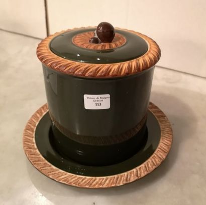PILIVITE Pot à champignons en porcelaine à feu polychrome.
Rare modèle haut avec...