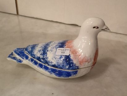 Manufacture de Kouznetsov Terrine en forme de pigeon.
Russie fin du XIXe siècle.
Porcelaine...