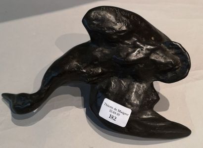 Pierre Émile THORAIN (1903-1983) Nature morte au canard
Bronze à patine brun noir....