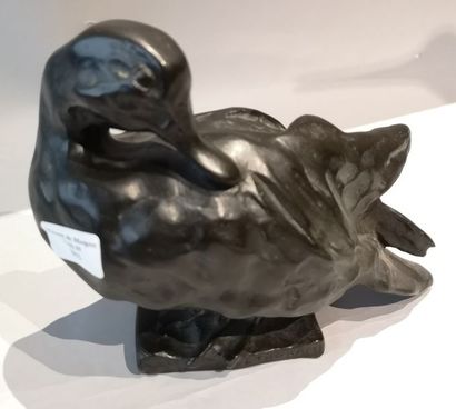 Pierre Émile THORAIN (1903-1983) Le canard
Bronze à patine brun-foncé signé et daté...