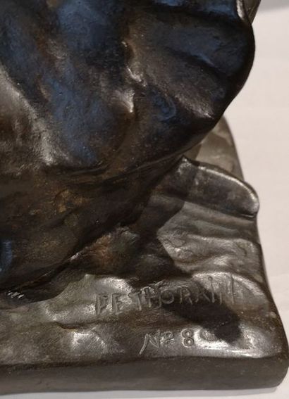 Pierre Émile THORAIN (1903-1983) Bécasse sur l'aile
Bronze à patine brune nuancée.
Signature...