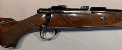 null Carabine SAKO cal. 300 Mag. (n°10694)
Canon de 64 cm (piqûres externes). Crosse...