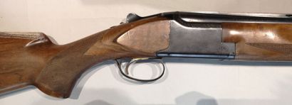 null Fusil de chasse Browning calibre 12.70 (n°63451S77)
Mono détente. Éjecteurs...
