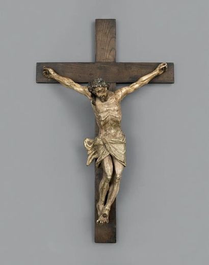 Allemagne du Sud, XVIIIème siècle * Christ en croix fixé sur une croix en bois naturel...