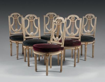 null Suite de six chaises en acajou mouluré, sculpté, redoré et rechampi crème; les...