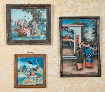 CHINE Trois fixés-sous-verre à décor polychrome de flûtiste ou femmes
XIXème siècle....