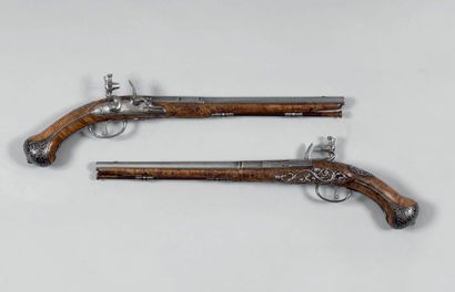 null Belle paire de pistolets à silex exécutés par Frappier pour Edwige Éléonore...