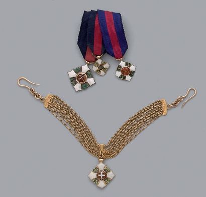 null Une brochette en or avec une croix réduite de chevalier de l'ordre militaire...