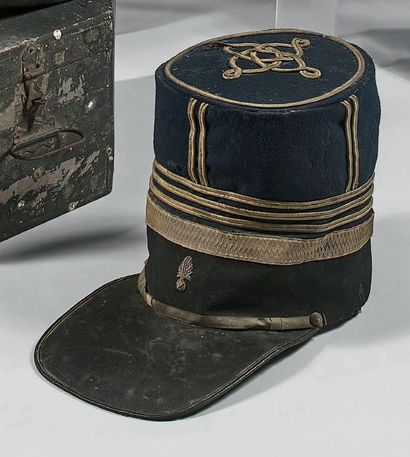 null Curieux képi-casquette de capitaine de gendarmerie, probablement de l'armée...