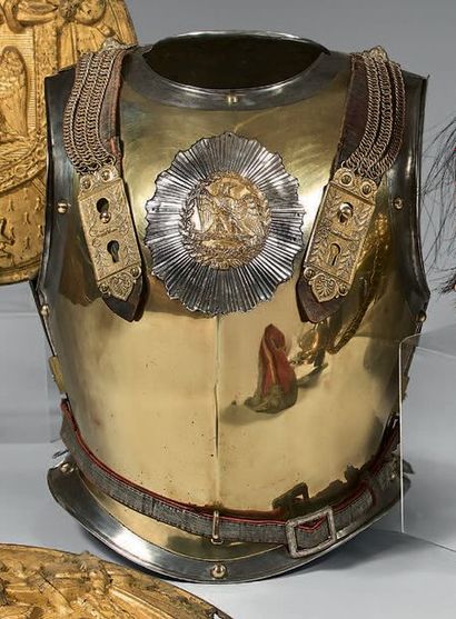 null Cuirasse d'officier de carabiniers, de grande taille, en fer plaquée de laiton,...