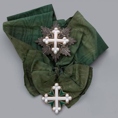 null Ensemble de grand-croix de l'ordre des Saints-Maurice-et-Lazare avec son écharpe,...