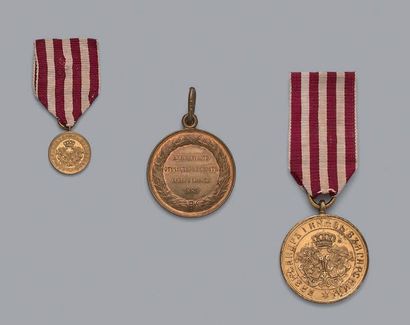 null Trois médailles commémoratives de la guerre contre la Serbie, rubans blancs...