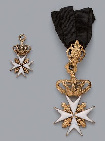 null Croix de chevalier de l'ordre de Malte en or, à quatre branches, émaillée blanc,...