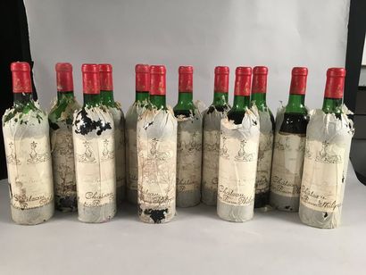 null 12 bouteilles Château MOUTON-BARON-PHILIPPE, 5° cru 1970 (ea, papier incrusté...