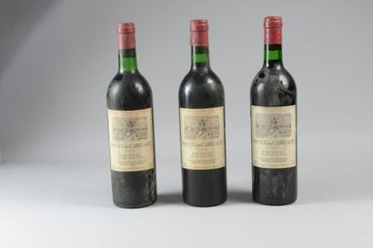 null 12 bouteilles MOULIN DES CARRUADES, Pauillac 1976 (ets, et, 4 TLB)