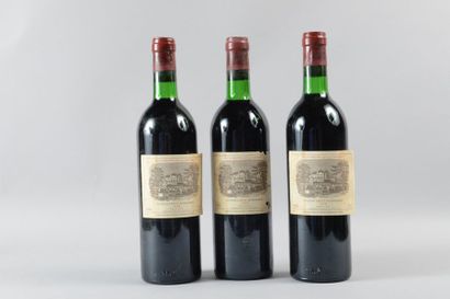null 3 bouteilles Château LAFITE-ROTHSCHILD, 1° cru Pauillac 1978 (2 elt, 1 ea T...