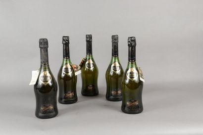 null 5 bouteilles CHAMPAGNE "La Grande Dame", Veuve Clicquot 1979 (1 LB, 4 MB)