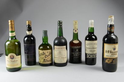 null 8 bouteilles: SPIRITUEUX DIVERS (Bristol Cream, Malaga, Jerez Dulce, Madeira,...