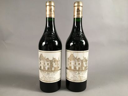 null 2 bouteilles Château HAUT-BRION, 1° cru Pessac-Léognan 1996 (elt)