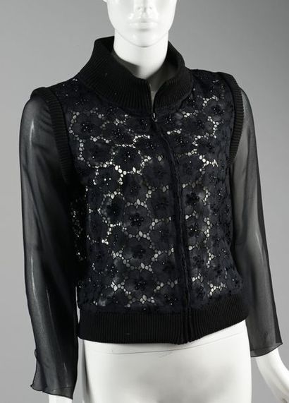 null CHANEL 

Blouson zippé en guipure noir à motif floral orné de strass jais, col...