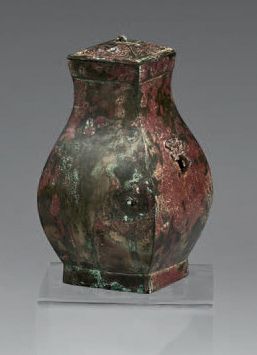 CHINE Vase couvert dit "Gang hu" en bronze ancien­nement doré à patine rouge et oxydé...