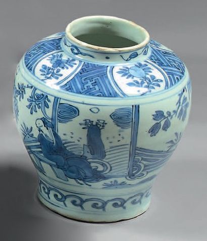 CHINE Petite jarre (guan) en porcelaine de forme balustre déco­rée en bleu sous couverte...