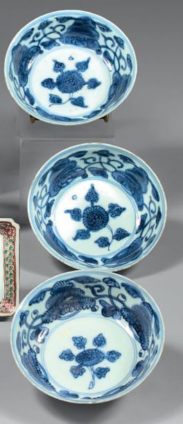 CHINE Quatre coupelles pour le marché japonais de style "koso­metsuké" en porcelaine...